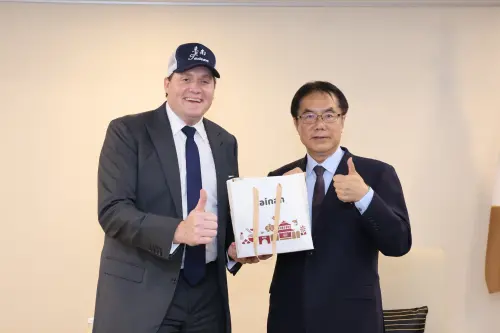 ▲ 黃偉哲感謝張子霖任內對台南與美國交流的重視與支持。（圖／南市府提供）