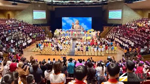 向前有路光明在望　佛光山為719名偏鄉畢業生獻祝福