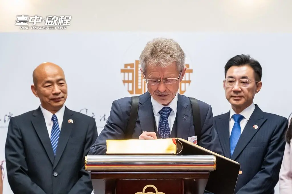 ▲韋德齊睽違6年再度率團訪台，引發中國駐捷克大使館強烈譴責，韓國瑜向訪團致歉造成大家外交上困擾。（圖／江啟臣臉書）