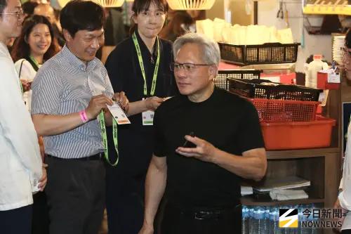黃仁勳車隊進四平商圈遭嗆：哪個87？網見身分態度秒轉：是黃爸爸