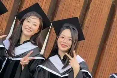 ▲孫淑媚（右）有在IG分享與許蓁蓁（左）等同學的合照。（圖／翻攝自孫淑媚IG@shumaysun）