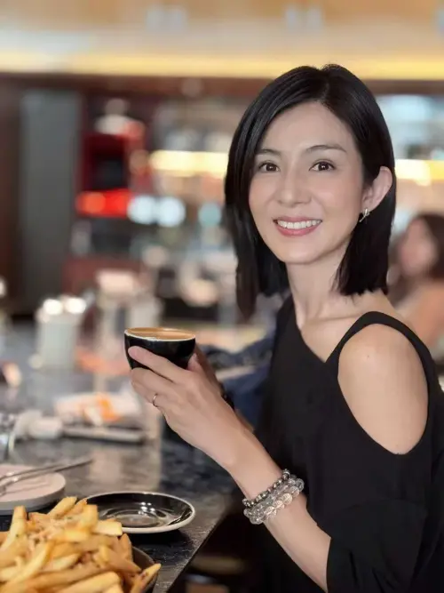 ▲楊采妮（如圖）將加入喜鵲娛樂，成為賈靜雯、林熙蕾等實力派女星的師妹。（圖／翻攝自楊采妮IG@charlieyoung_523）