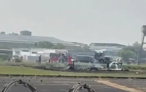 現場畫面曝！T-34教練機墜地爆燃「2飛官殉職」　橋檢急奔勘驗