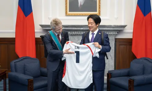 ▲賴清德頒授捷克參議長韋德齊「特種大綬卿雲勳章」。（圖／總統府提供）