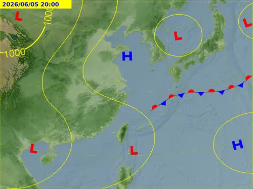▲周五開始，台灣附近呈現低壓帶主導的環境趨勢明顯。（圖／中央氣象署）