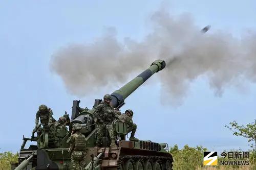 ▲43砲指部M109自走砲實施重砲射擊。（圖／記者莊全成攝，2026.06.02）
