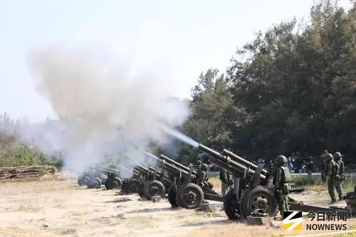 ▲砲指部於臺南喜樹海灘105公厘榴彈砲實彈射擊。（圖／記者莊全成攝，2026.06.02）