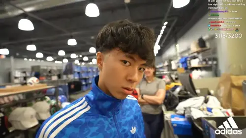 ▲Ray 近期使用 adidas 無限卡，到門市隨機邀請路人挑戰「1 分鐘任拿由他買單」的有趣企劃。（圖／Youtube＠RayAsianBoy Live）