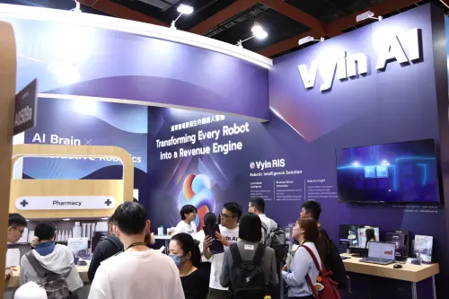 直擊／橘子AI大腦「Vyin RIS」太會賣！問症狀找藥、帶路買可樂