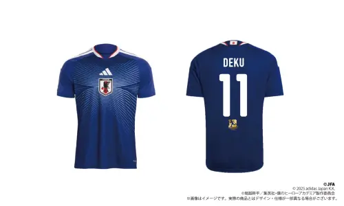 ▲綠谷出久專屬「DEKU 11號」聯名球衣正式商品化，採用日本足球代表隊官方規格設計，成為本次《我的英雄學院》× SAMURAI BLUE 最受矚目的周邊之一。（圖／JFA）