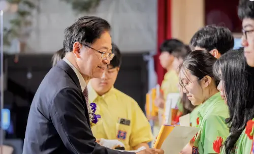 畢業生喊「新店市長」　張善政沒放心上：沒有聽到什麼不適言論