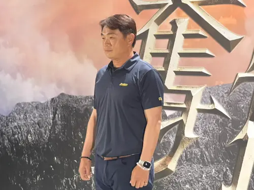 直擊／彭政閔被媒體陣仗嚇到！露出招牌笑容坦言：心情很複雜...