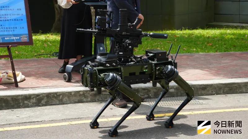    ▲中科院展示「火力型」機器狗。（圖／記者呂炯昌攝）  