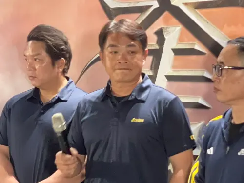 ▲彭政閔今日正式從二軍總教練，接任領隊職務，稍早記者會上，彭政閔坦言心情很複雜，但會全力以赴完全球隊目標。（圖／記者林子翔攝）