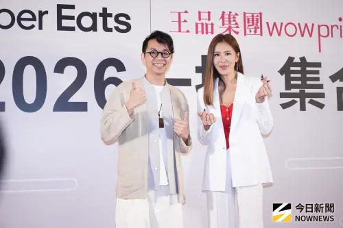 ▲簡少年（左）今日和小禎（右）一同出席品牌記者會。（圖／記者嚴俊強攝影）