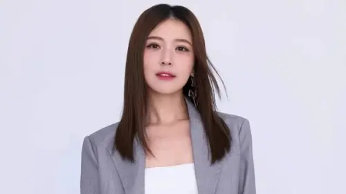 卓文萱睽違2年重返職棒舞台！甜美進擊動紫趴　驚喜合唱引爆期待
