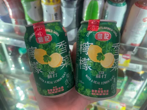 ▲詹記麻辣火鍋加入香菜宇宙，推出超獵奇「香菜檸檬蘇打飲」，且7-11就買得到。（圖／記者鍾怡婷攝）