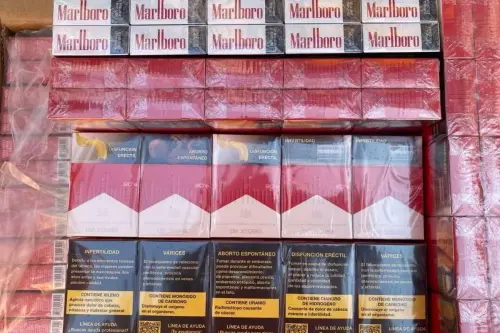 ▲關務署高雄關查獲5只轉口貨櫃夾藏4406箱，共264萬3600包未申報之香菸，市價逾新台幣2億7000萬元。(圖／關務署高雄關提供)