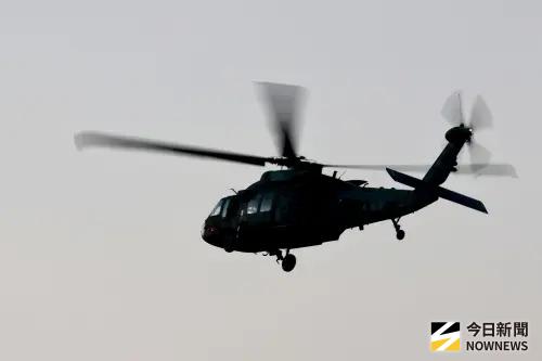 ▲UH-60M黑鷹直升機執行M240機槍實彈射擊，強化空中火力支援。（圖／記者莊全成攝，2026.06.03）
