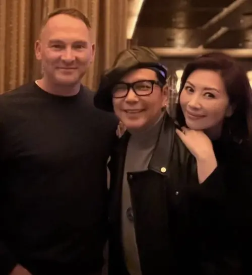 ▲楊寶玲（右起）、賈思樂、現任老公Gavin同框展現良好情誼，她的凍齡美貌受到網友讚嘆。（圖／翻攝自 IG@louiecastro1818）