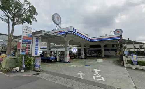 ▲兩名200萬元特獎幸運兒，則分別在基隆及桃園加油站消費109元、187元中獎；圖為龜山長壽路營業所。（圖／翻攝自Google Maps）