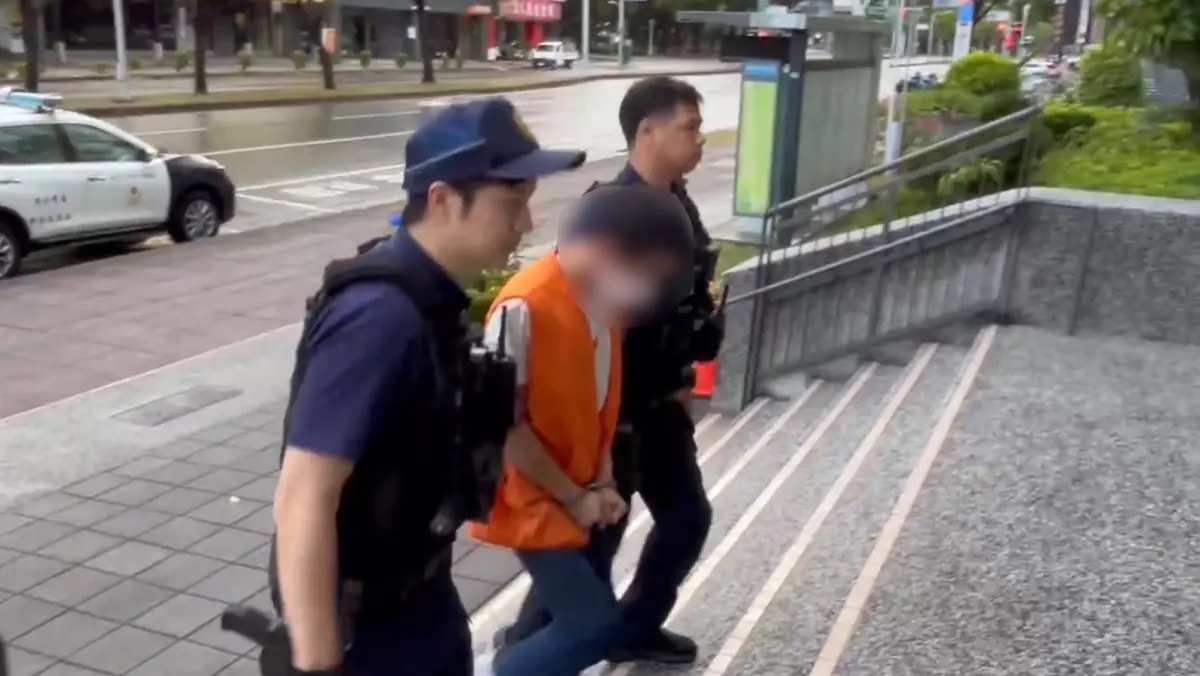 ▲洪男駕駛租賃自小客車闖紅燈拒檢逃逸。遭警查獲喪屍煙彈多種毒品，依妨害公務及違反毒品危害防制條例法辦，並建請檢方聲押洪男。（圖／記者郭凱杰翻攝）