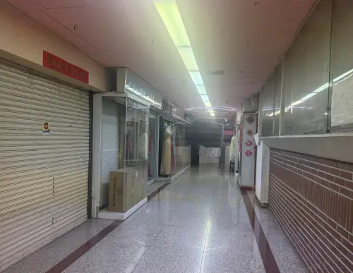 ▲獅子林的新光影城樓下，有經營其他業務，但整體環境感覺冷清、氣氛奇特，大多數逛街的人不會想走進來。（圖／記者蘇詠智攝）