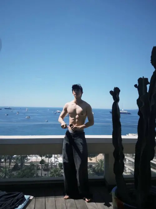 ▲劉以豪胸肌比臉還大！超猛脫衣照狂吸11萬人按讚：看不出快40歲（圖／劉以豪IG@ryu19860812）