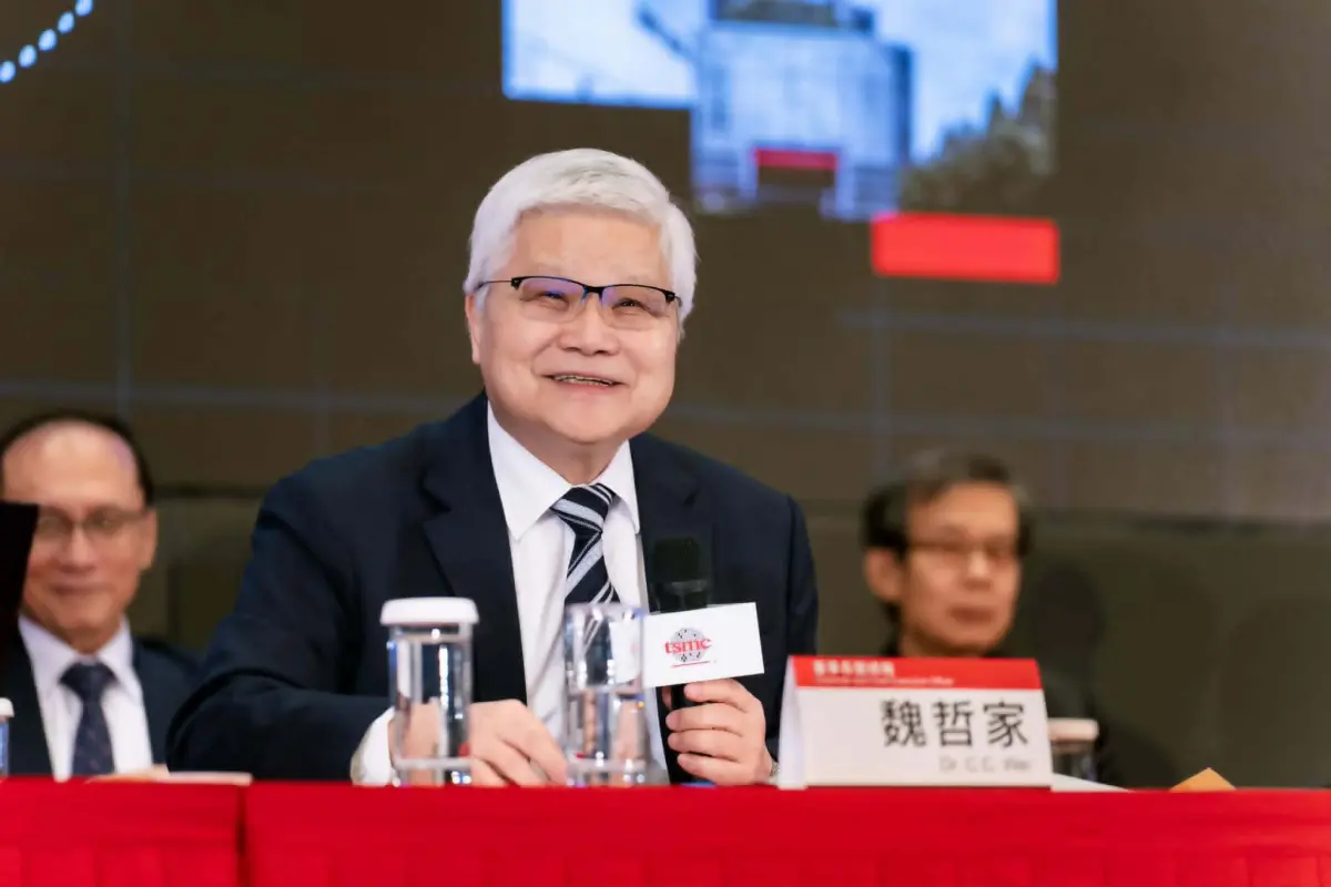 ▲台積電今日舉辦股東常會，董事長魏哲家笑稱自己整個公司加起來，都賺不贏黃仁勳。（圖／台積電提供）