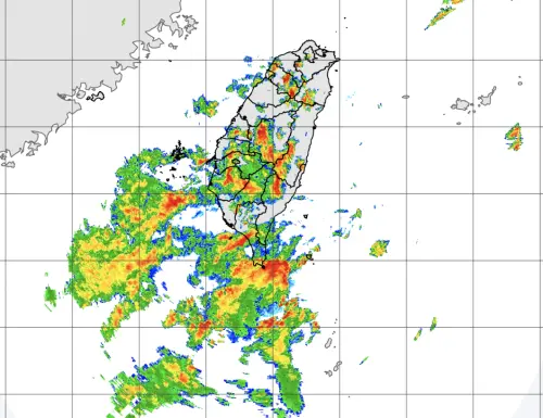 雨區擴大！大台北、嘉義以南13縣市「豪雨特報」　一路下到晚上