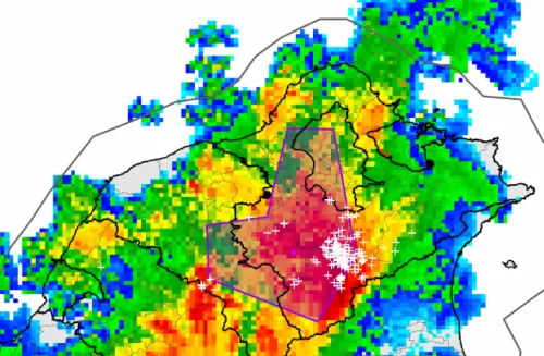 ▲中央氣象署於6月4日17時50分，針對台北、新北、桃園發布大雷雨即時訊息。（圖／中央氣象署）