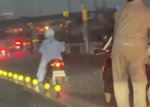 下班注意！雙北雷雨狂轟炸　華江橋、大漢橋淹水：機車只能用牽的