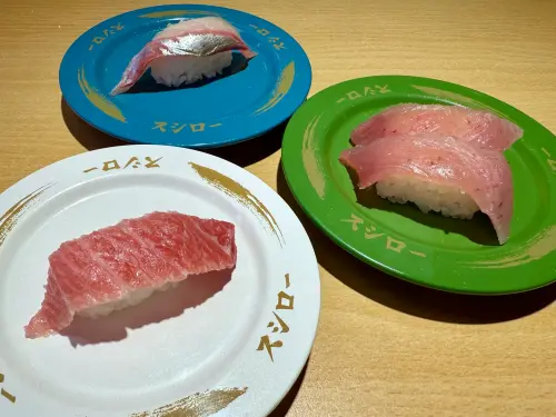 ▲左起：「黑鮪魚金三角」90元、「日本產白魽」70元、「大切長鰭鮪」50元。（圖／記者蕭涵云攝）