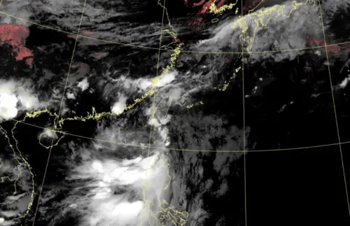 梅雨來襲倒數！南海低壓穿越台灣「恐增強變颱風」　雨彈連轟9天