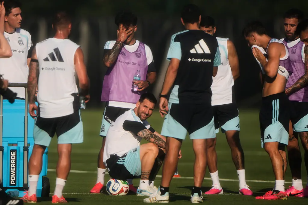 世界盃「禁止攜帶水瓶入場」場館飆高溫！球迷開轟FIFA搶錢