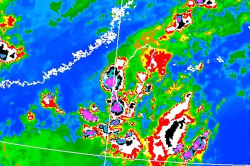 低壓通過南部6縣市大雨特報！梅雨下周接力連灌7天　全台一片紅紫