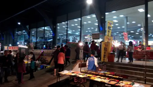 全台最大室內夜市掰了！有小飛機、地下停車場　台中人淚：太可惜
