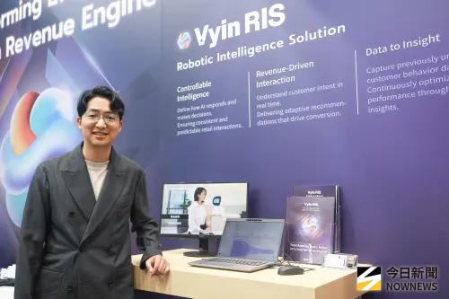 ▲橘子集團策略長暨Vyin AI負責人陳冠宇指出，目前許多機器人廠商已具備成熟的硬體能力，但真正困難的是如何讓機器人理解人類、與人對話，甚至影響消費決策。（圖／記者葉政勳攝）