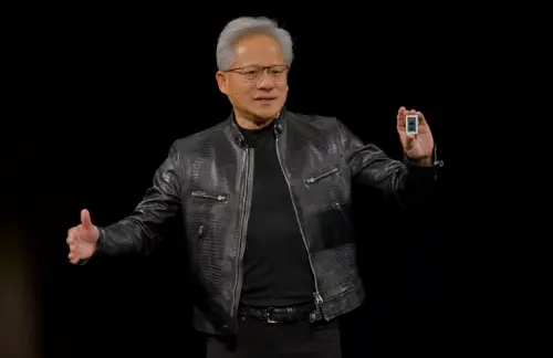 BIGBANG太陽撞臉黃仁勳！國民乾爸一看照片秒否認：他這麼帥耶