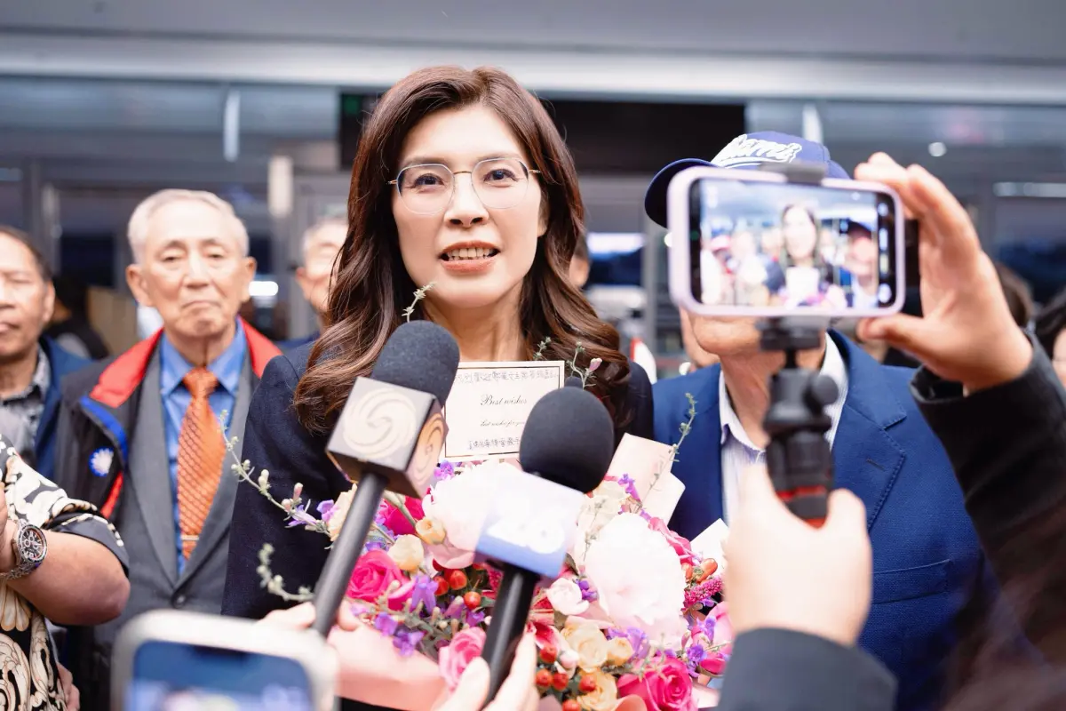 ▲國民黨主席鄭麗文率團訪美，然而在她視為重中之重的「艾鄭會」後，卻罕見地一句不吭，引發外界諸多猜測。（圖／翻攝自鄭麗文臉書）