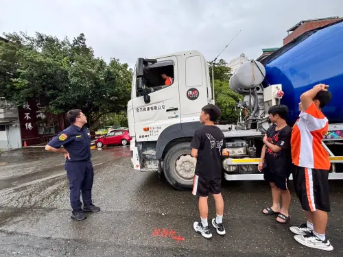 預拌混泥土車前進文山高中　學子實境體驗大型車潛在危險