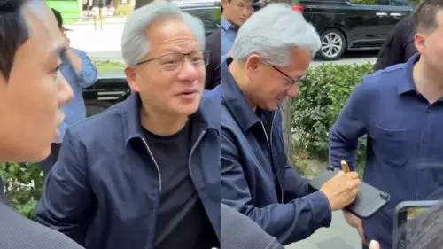 ▲黃仁勳一聽到熟悉的閩南語，立刻回頭幫該位幸運粉絲簽名。（圖／網友opop33598授權提供）