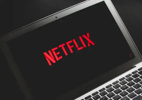 下雨在家追什麼劇？公認「3神作」看一集愛上　秒衝Netflix排行榜