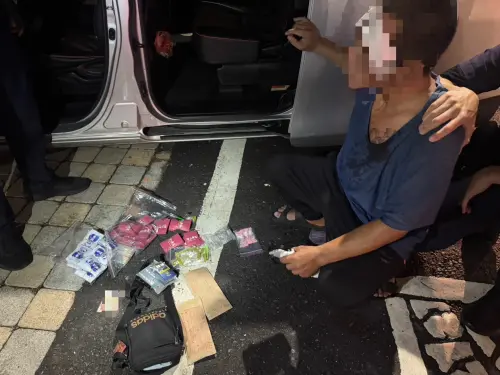 嗆警「吃藥就吃藥」雄警攔截毒品快餐車　查獲近300包毒品