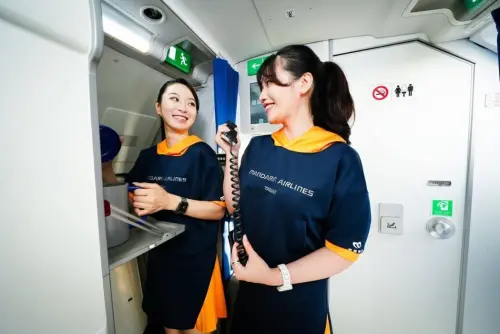 空姐為何站登機口打招呼？不只是禮貌　背後3用意：危急時超實用