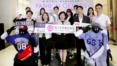 真人模特兒攜手機器人走秀　義大時尚秀展流行科技魅力