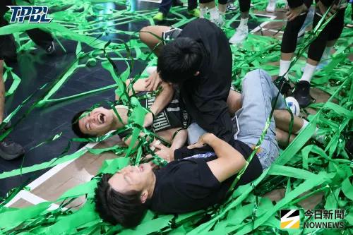 夢想家勇奪冠軍！董事長韓國福豪發3500萬元獎金　還送球迷一禮物