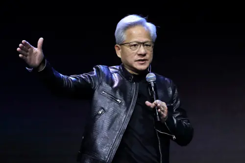 韓國明星也追黃仁勳！人氣韓團成員PO乾爹照片：我是來接收好運的