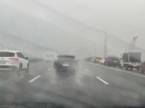 大雷雨轟北部！水利署：新北市一級淹水警戒　板橋時雨量破49毫米
