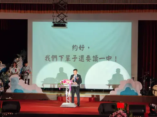▲台中一中校長林隆諺也在臉書發文苦笑：「沒想到畢典就給我搞一齣大的」。（圖／翻攝台中一中臉書）